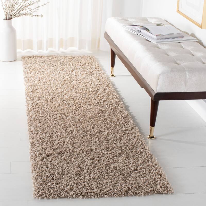 SAFAVIEH Athens Shag Ilaha 1.5-inch Thick Rug - 2'3" x 8' Runner - Beige