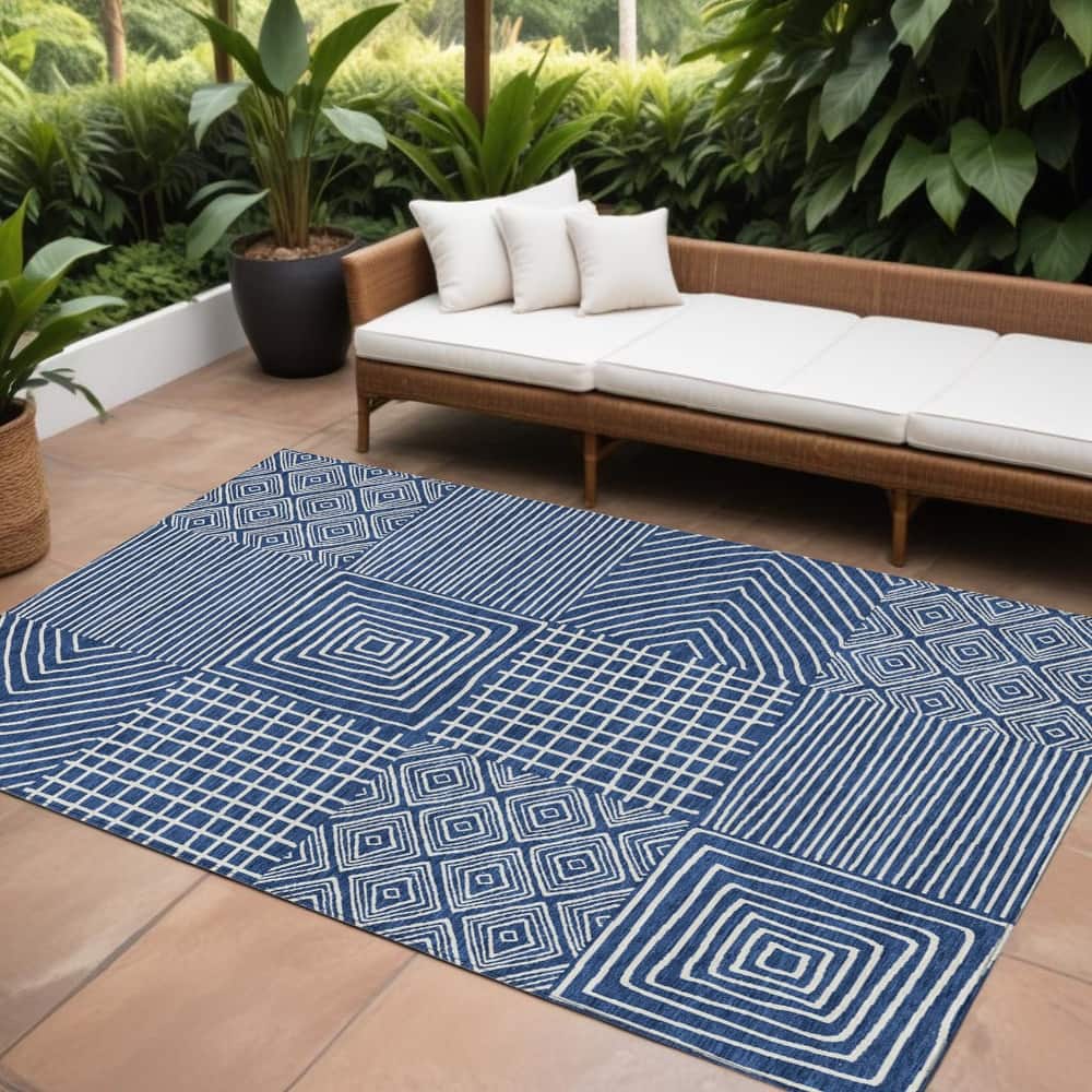 HomeRoots Geometric Transitional Rectangle Outdoor Rug