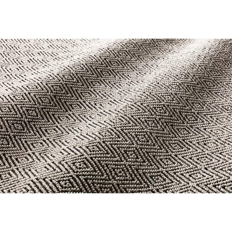 Alexander Home Denise Diamond Textured Indoor / Outdoor Area Rug