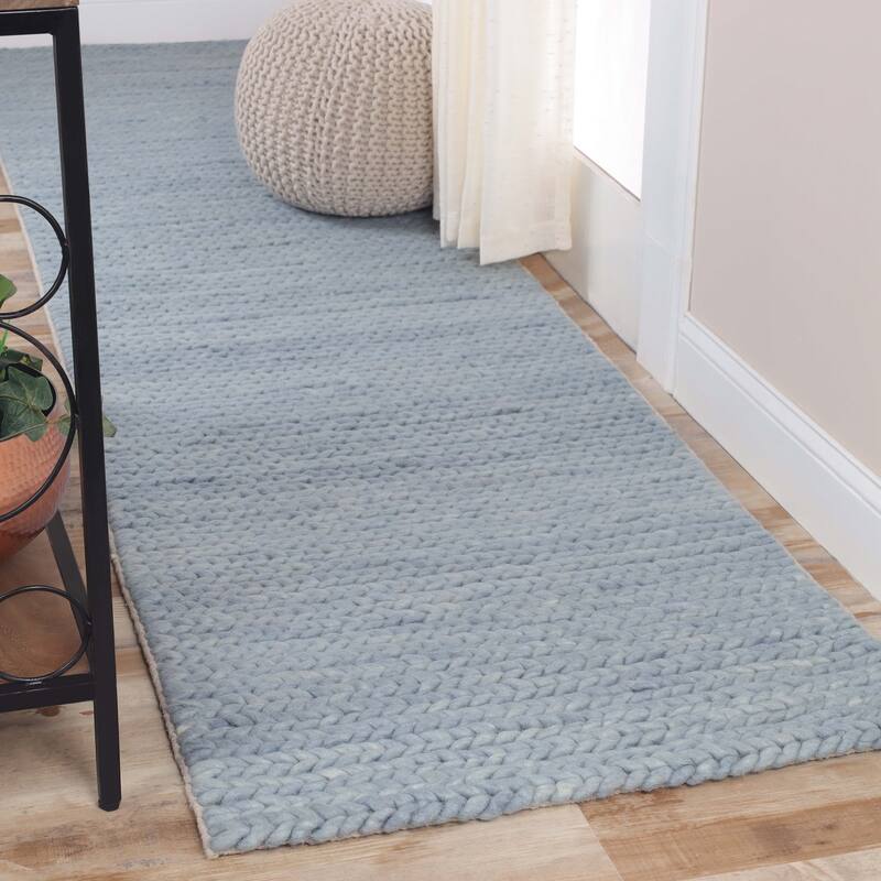 Handcrafted Traditional Rustic Handmade Braided Wool Indoor Area Rug by Superior