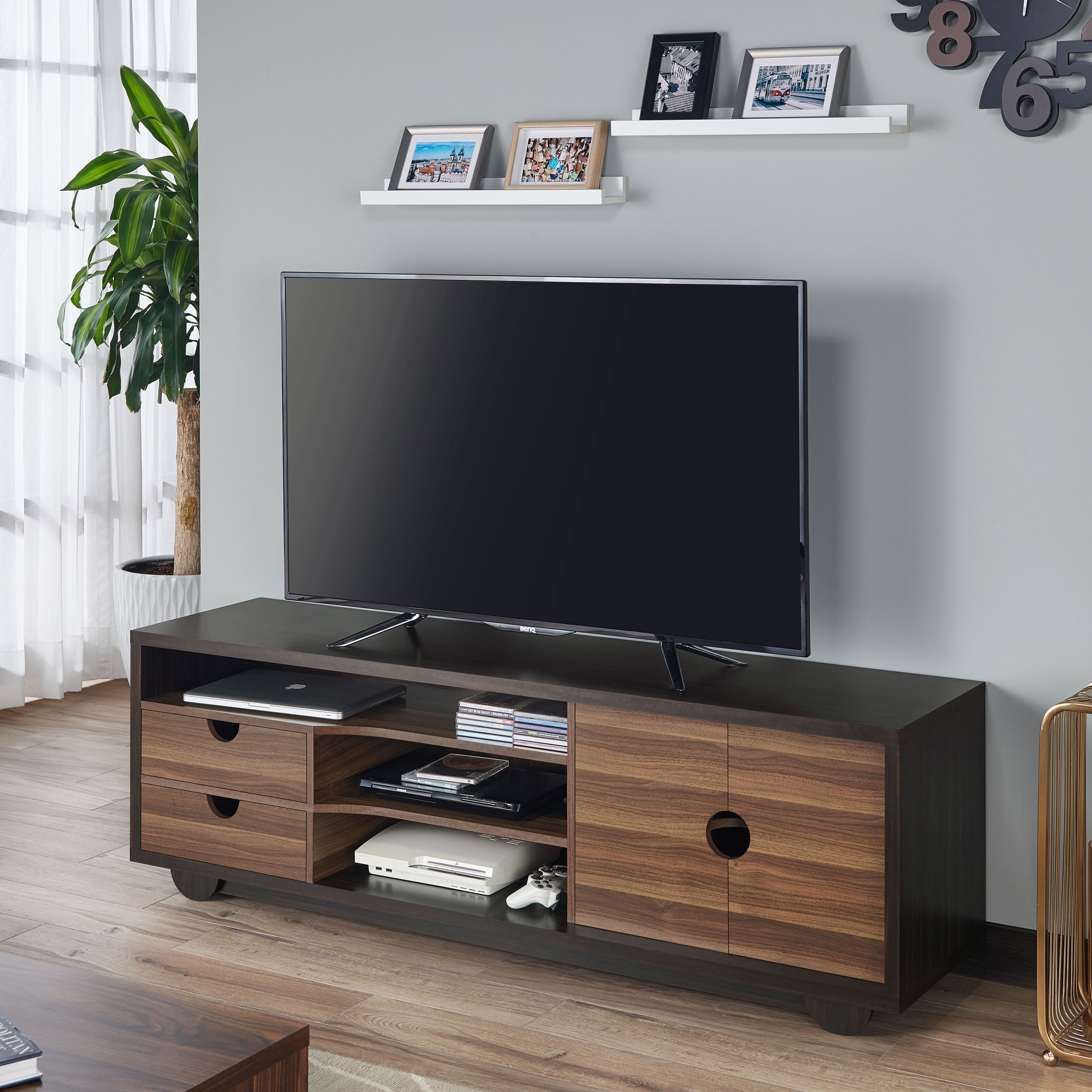 Strick and top bolton tv stand