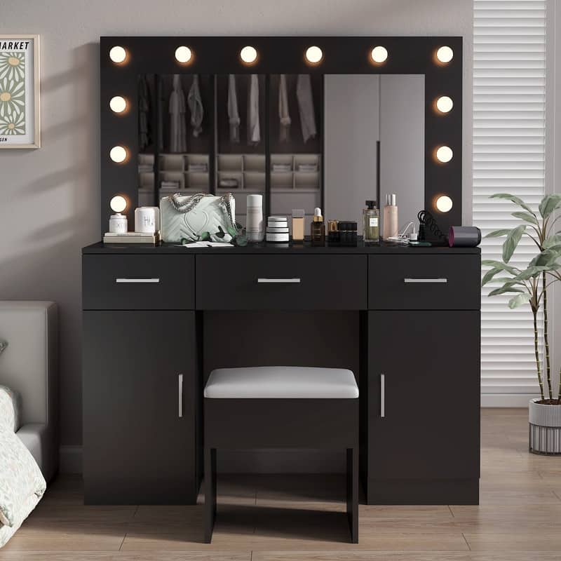 Bedroom makeup vanity set with 3 drawers