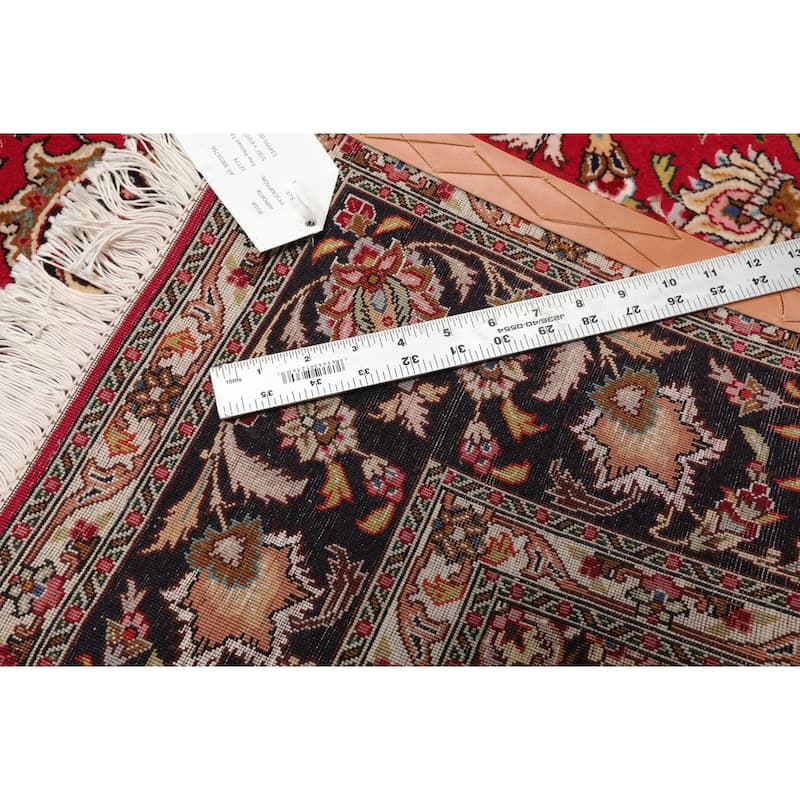 4'11''x6'7'' Hand Knotted Wool Red Traditional Rug - 4' 11'' x 6' 7''