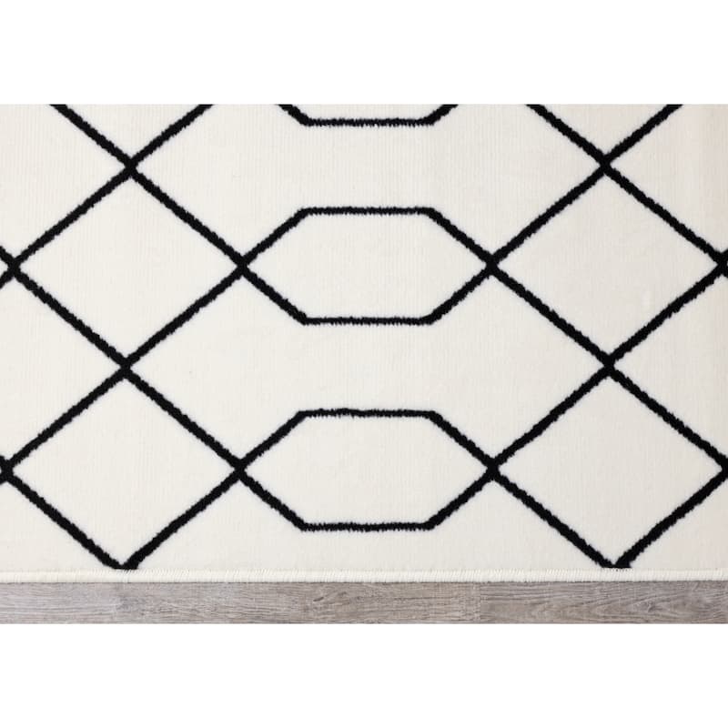 Florence Collection - Cream/Black Modern Lattice Rug - 4'7" x 6'7"