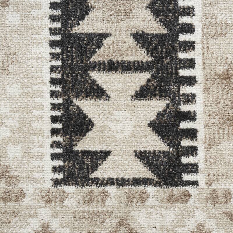 HomeRootsGeometric Bohemian Rectangle Area Rug - 84' X '63' X '0.25