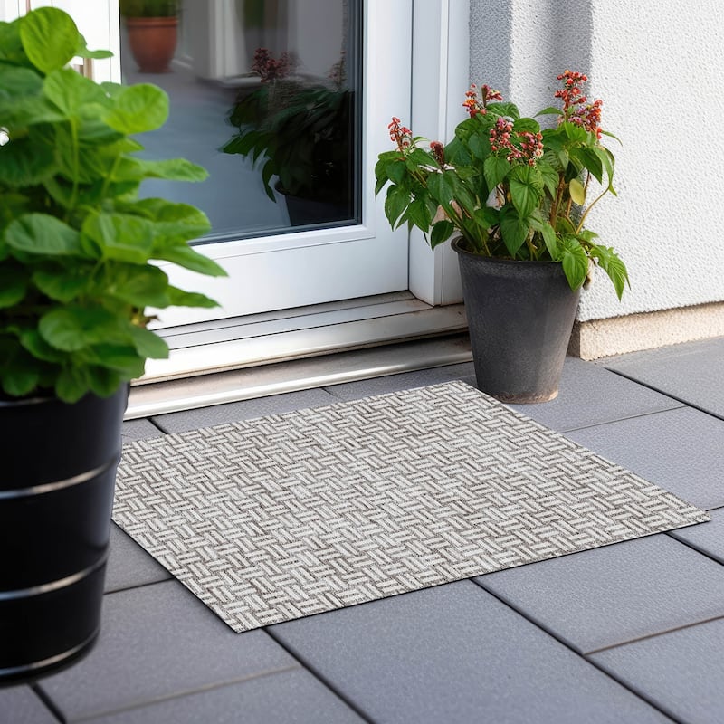 Machine Washable Indoor/ Outdoor Chantille Contempory Crosshatch Rug - Taupe - 1'8" x 2'6"