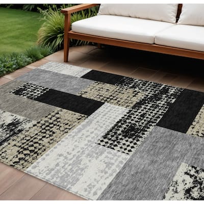 HomeRoots Geometric Transitional Rectangle Outdoor Rug