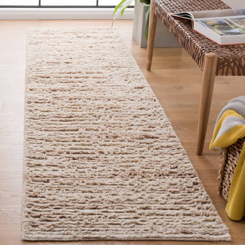 SAFAVIEH Handmade Casablanca Marlous Wool Rug - 2'3" x 9' Runner - Beige/Ivory