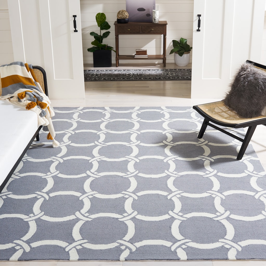 SAFAVIEH Handmade Four Seasons Aile Floral Rug