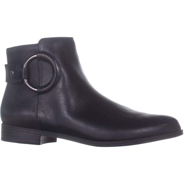closed boots