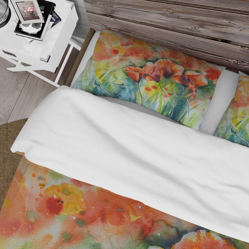 Designart 'Red Blossoming Poppies V' Traditional Duvet Cover Set