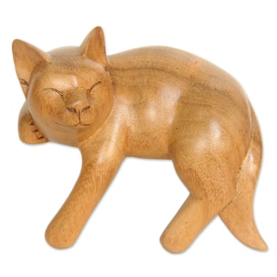 Handmade Smiling Cat Relaxes Wood sculpture (Indonesia) - 22 x 19 x 16