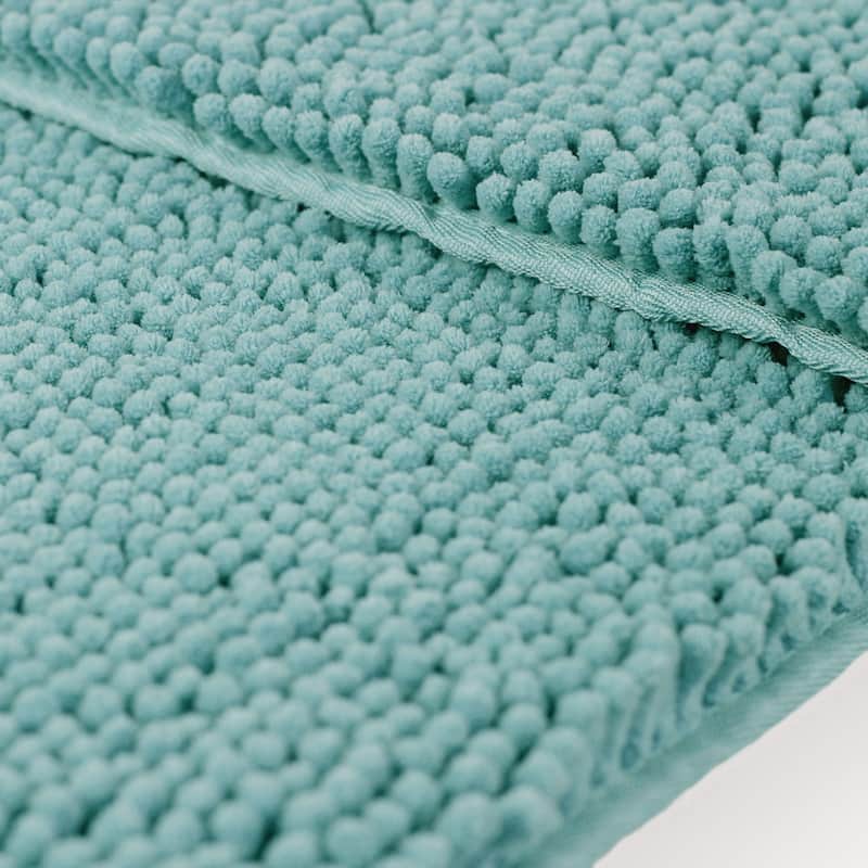 Resort Collection Plush Shag Chenille Bath Mat (21 x 34)