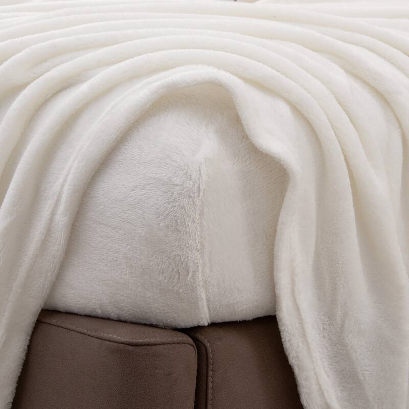 Great Bay Home Extra Soft Cozy Velvet Plush Solid Bed Sheet Set