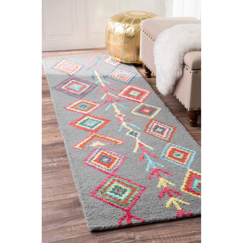 Nuloom Hand Tufted Wool Moroccan Triangle Rug