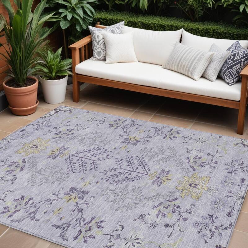 HomeRoots Floral Transitional Rectangle Outdoor Rug - 8' X 10'
