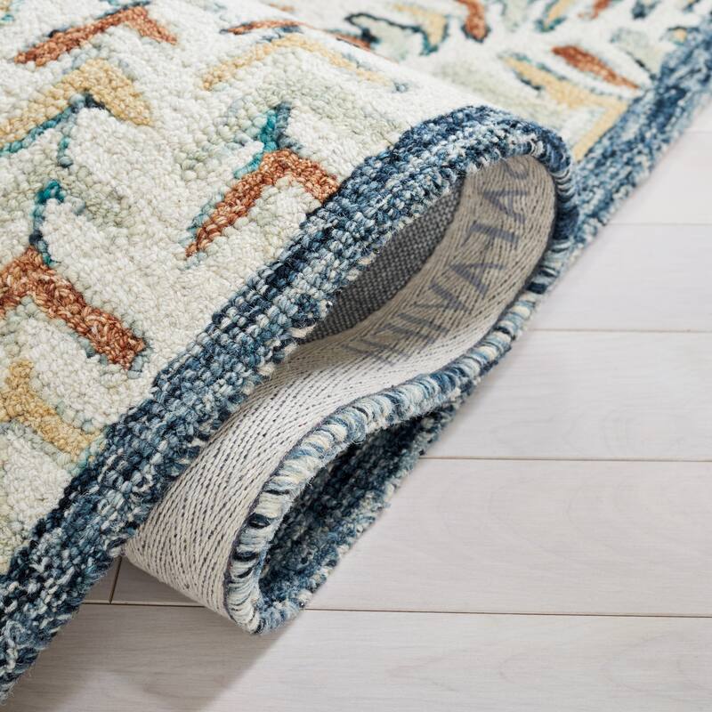SAFAVIEH Handmade Capri Ilianka Wool Rug