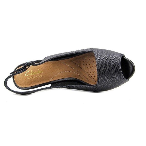 clarks artisan peep toe