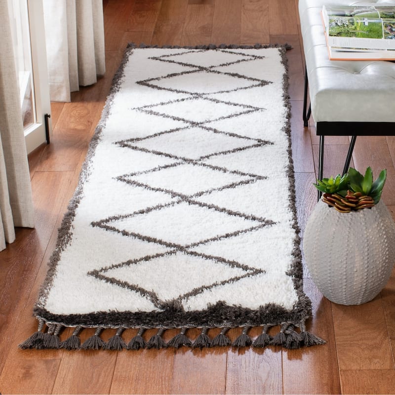 SAFAVIEH Carmella Liucija Shag Trellis Polyester Rug - 2'2" x 8' Runner - Cream/Grey