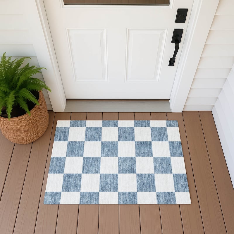 Machine Washable Indoor/ Outdoor Modern Checker Chantille Rug - Denim - 1'8" x 2'6"