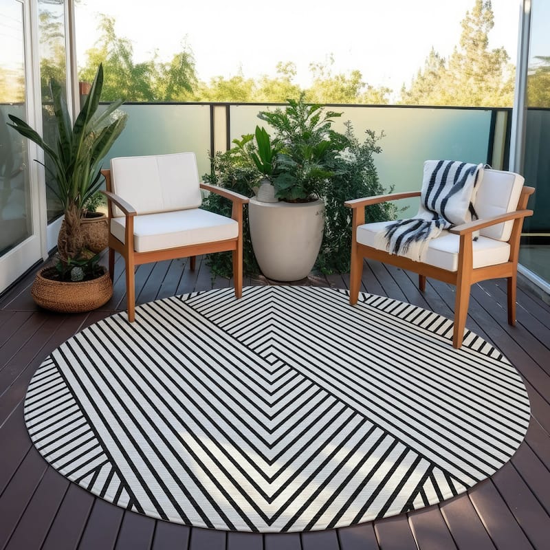 Machine Washable Indoor/ Outdoor Modern Geo Chantille Rug - White - 8' x 8'