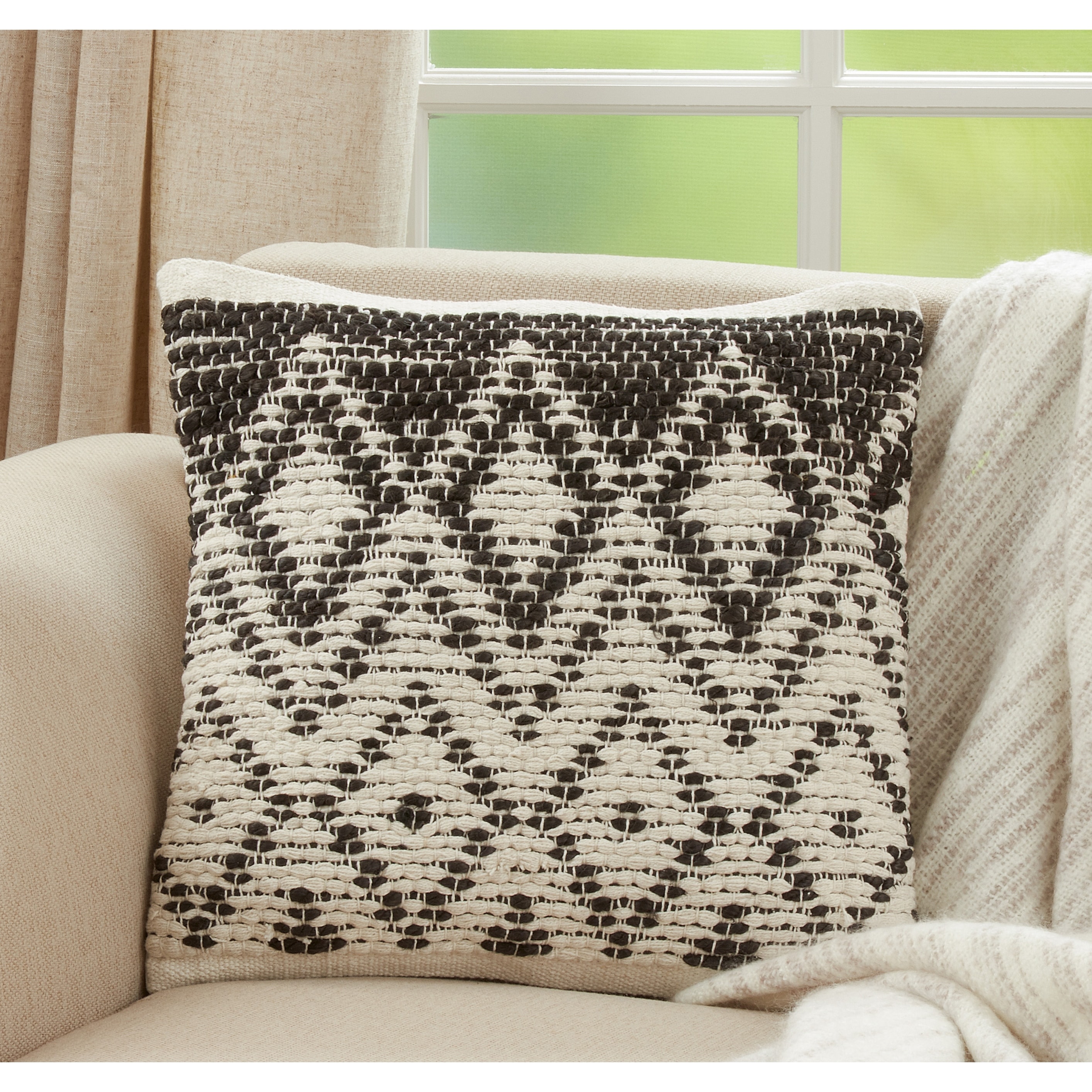Saro Lifestyle Throw Pillow With Diamond Woven Design