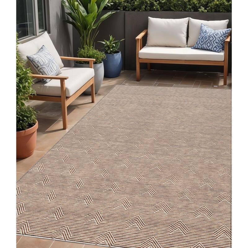 HomeRoots Geometric Transitional Rectangle Outdoor Rug - 5' X 8'