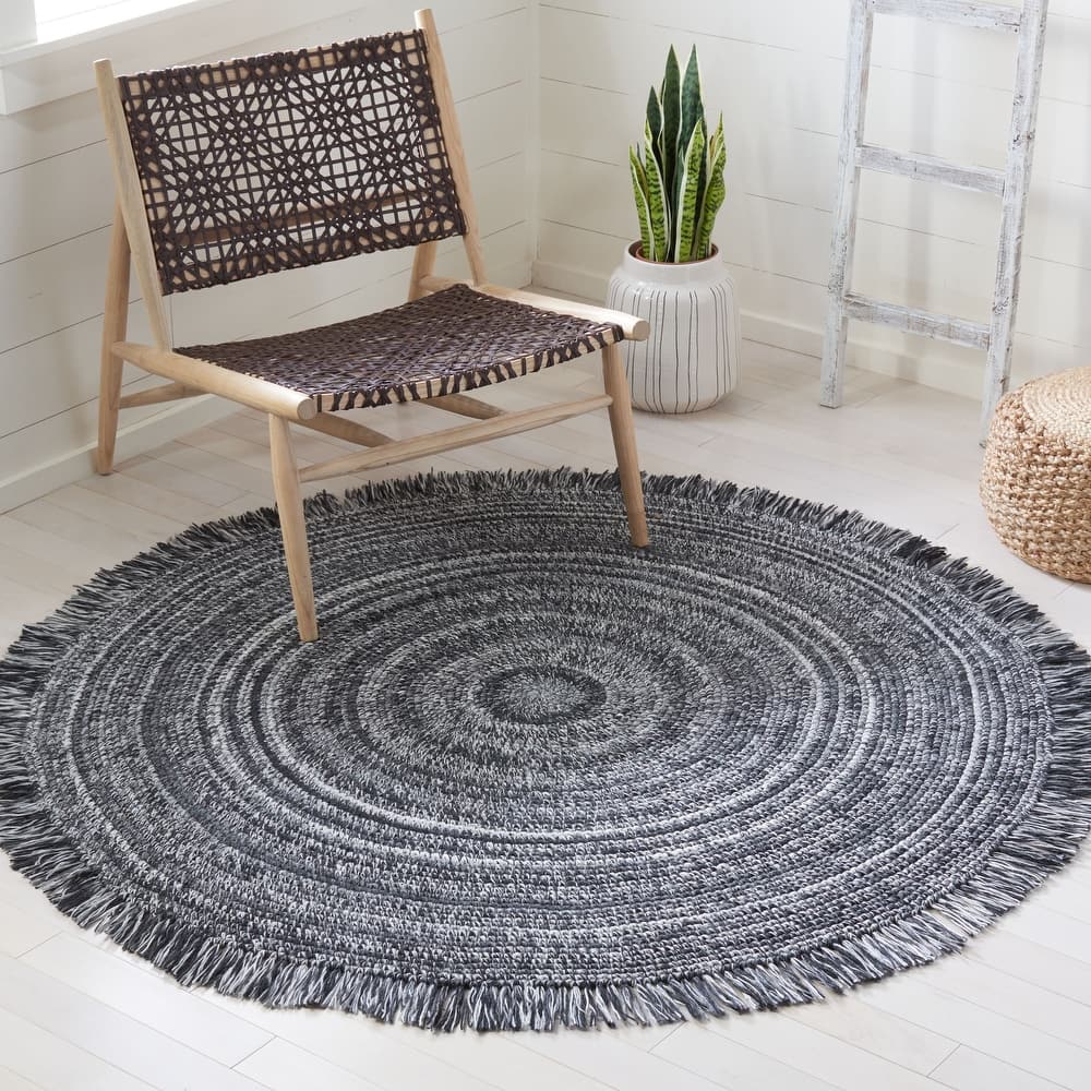 SAFAVIEH Handmade Braided Pelagia Fringe Round Rug