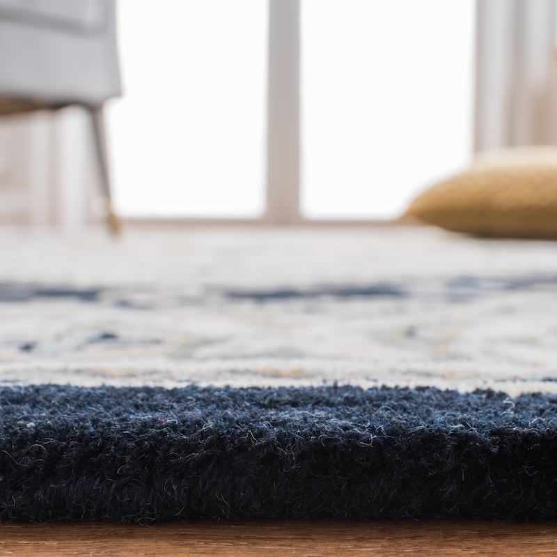 SAFAVIEH Handmade Heritage Carrol Traditional Oriental Wool Rug