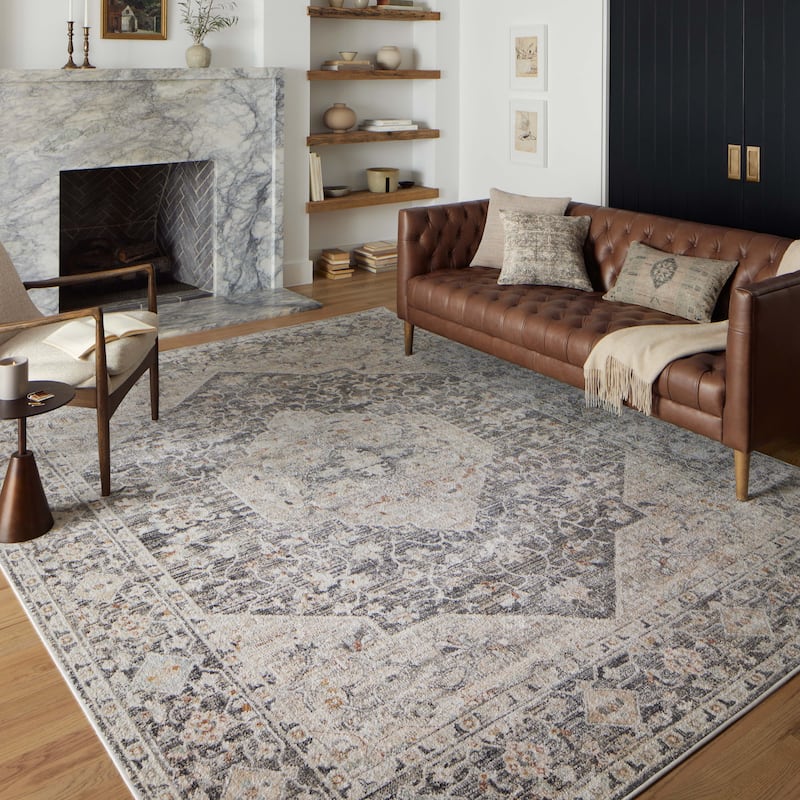 Alexander Home Marilyn Medallion Distressed Oriental Area Rug - 2' 6" x 4' - Runner/Rectangle