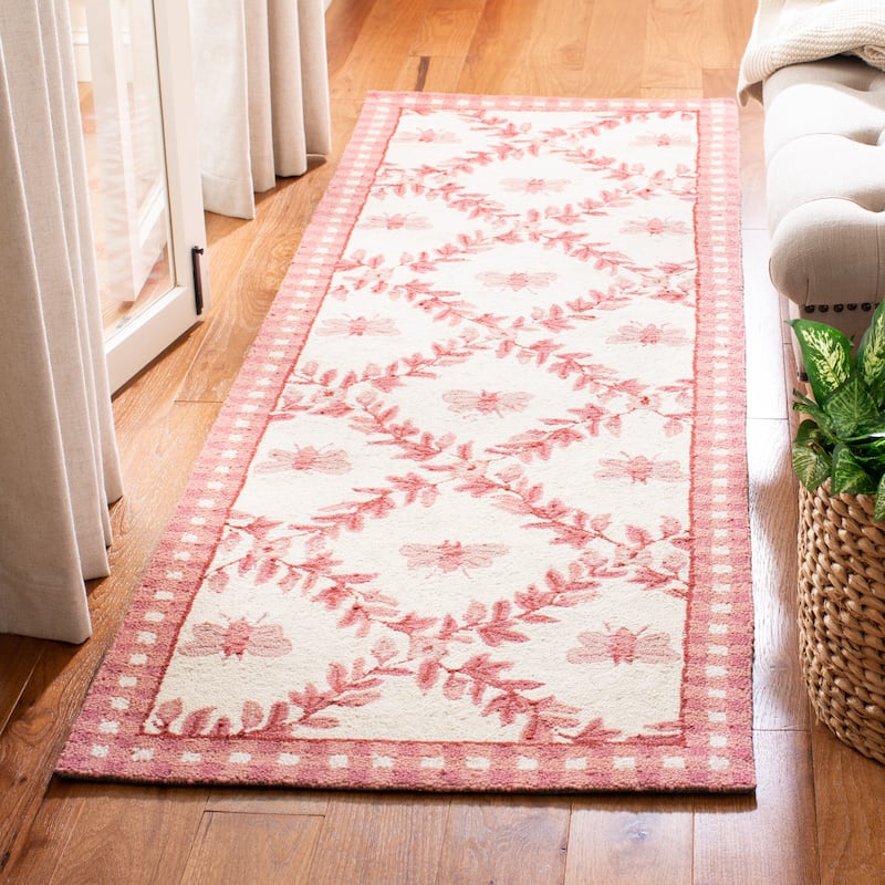 SAFAVIEH Handmade Chelsea Aubree French Country Trellis Wool Rug - 2'6" x 10' Runner - Ivory/Rose - Runner