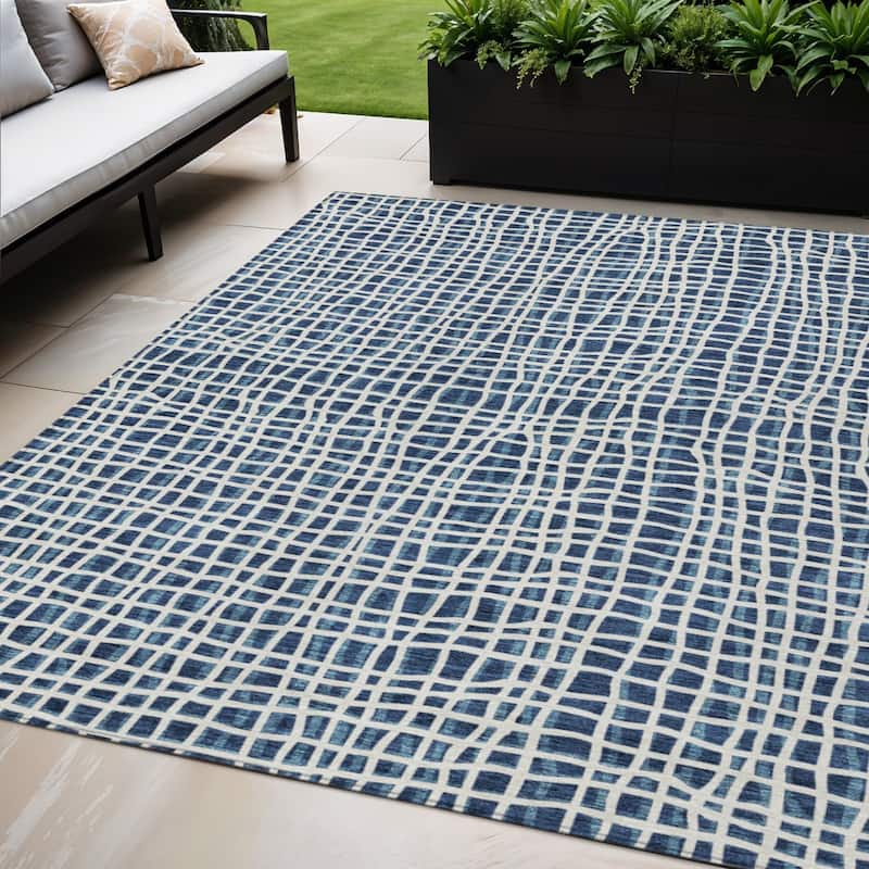 HomeRoots Striped Transitional Rectangle Outdoor Rug - 5' X 8'