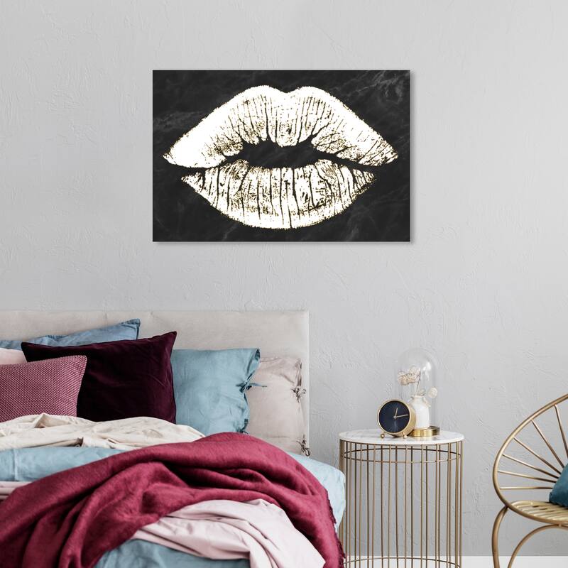 Wynwood Studio Fashion and Glam Solid Kiss Onyx Gold Line White and Glam Wall Art Canvas Print - 24 x 36