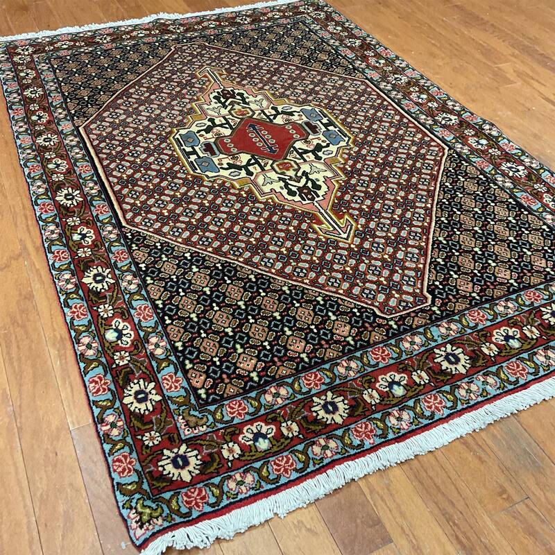 HERAT ORIENTAL Handmade Senneh Wool Rug - 4' x 5'9"