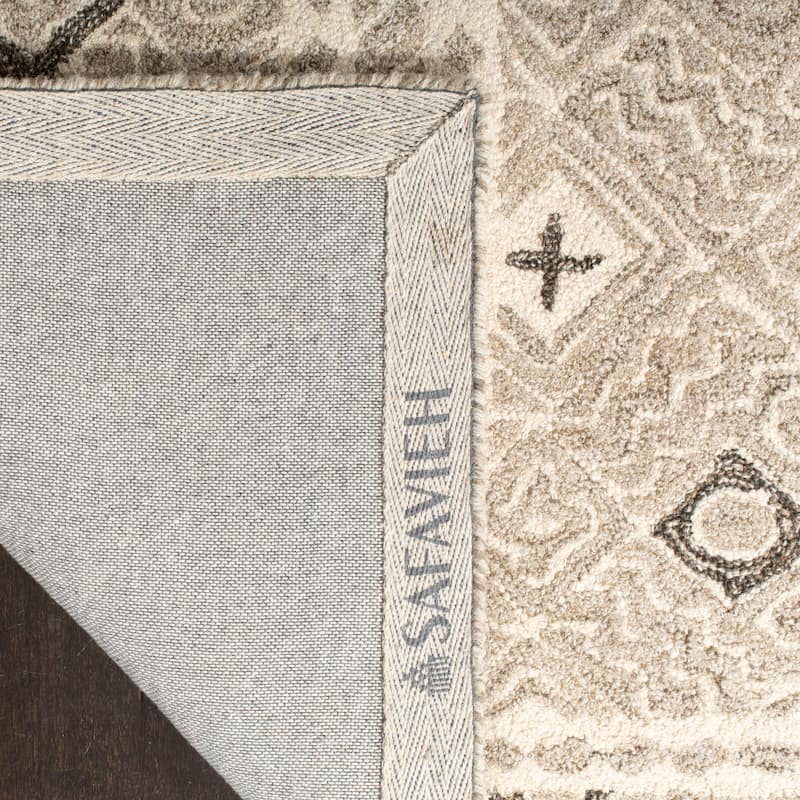 SAFAVIEH Handmade Micro-Loop Jelske Wool Rug
