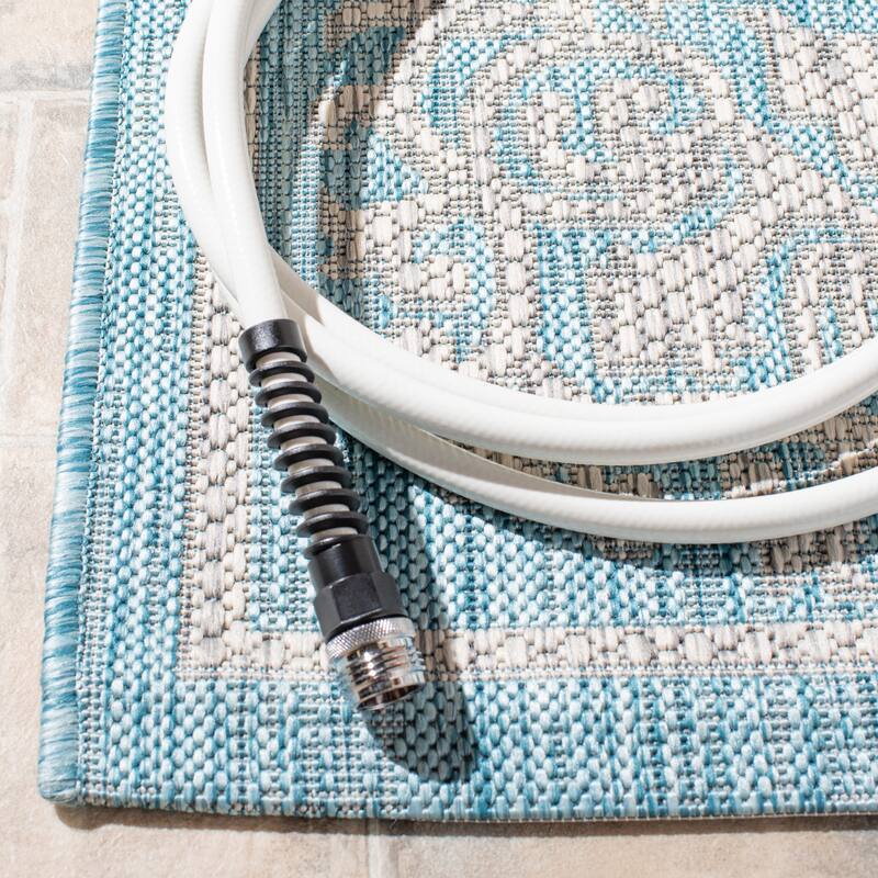 SAFAVIEH Courtyard Torlaug Indoor/ Outdoor Waterproof Patio Backyard Rug