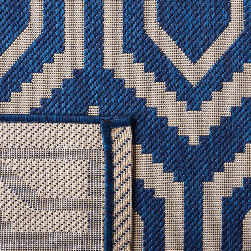 SAFAVIEH Courtyard Carolee Indoor/ Outdoor Patio Backyard Rug
