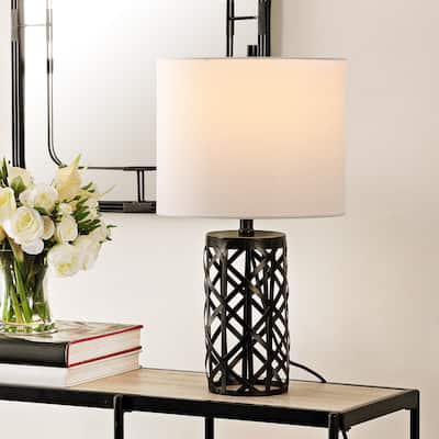 SAFAVIEH Lighting Gill 22-inch Iron Table Lamp - 11" x 11" x 22" - 11Wx11Dx22H
