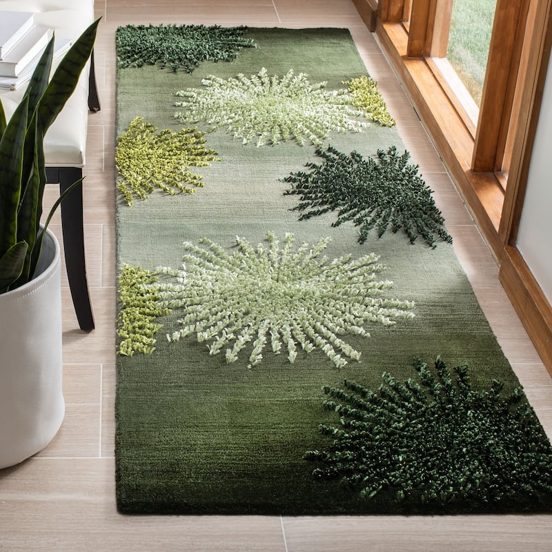 SAFAVIEH Handmade Soho Sade New Zealand Wool Rug - 2'6" x 8' Runner - Green/Multi