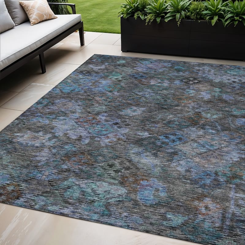 HomeRoots Floral Traditional Rectangle Outdoor Rug - 5' X 8'