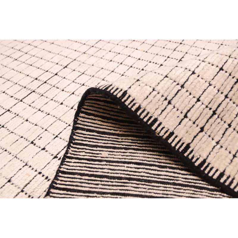 ECARPETGALLERY Hand Loomed Ananda Ivory Silk Rug - 5'6 x 8'5