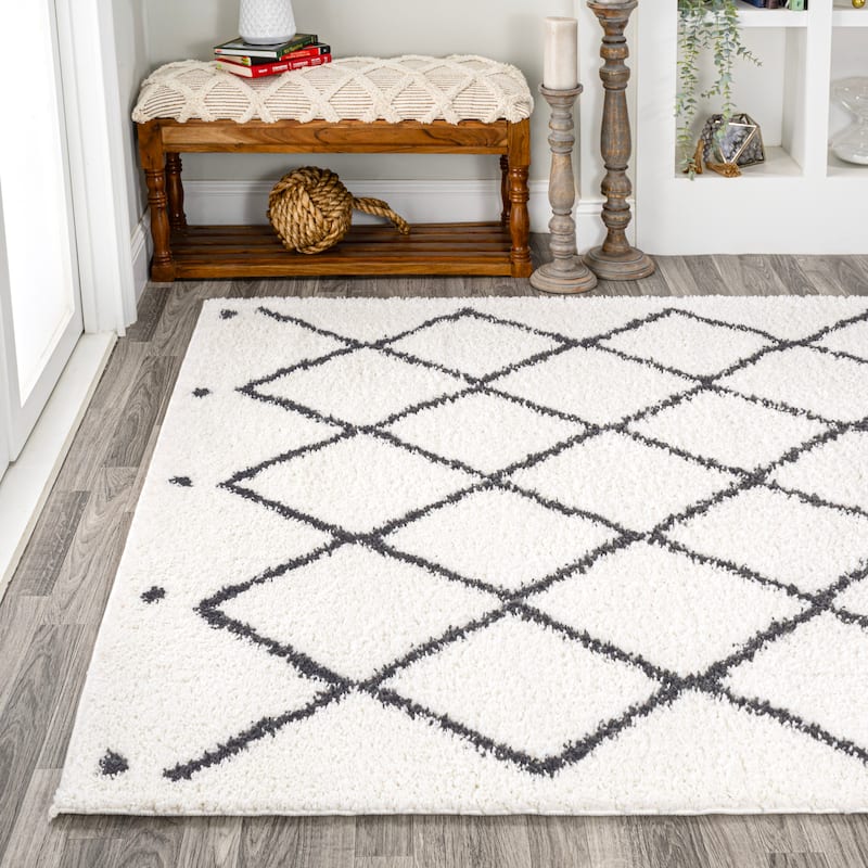 JONATHAN Y Pere Moroccan Style Diamond Shag Area Rug