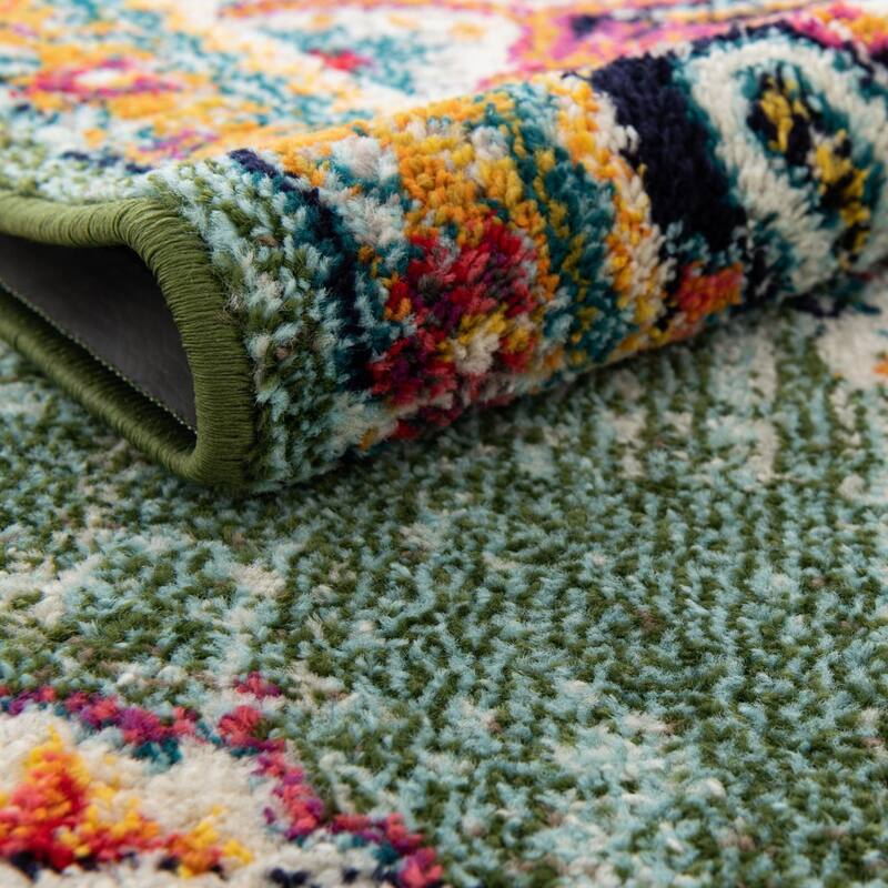 Traditional Koakburg Collection Area Rug
