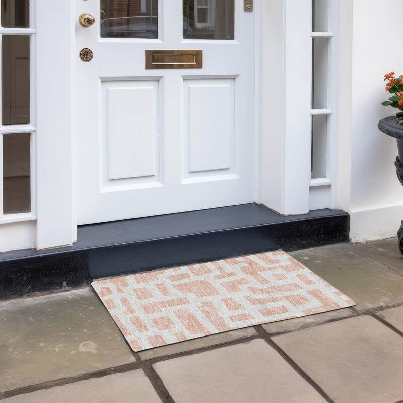 Machine Washable Indoor/ Outdoor Chantille Geo Contemporary Rug - Peach - 1'8" x 2'6"