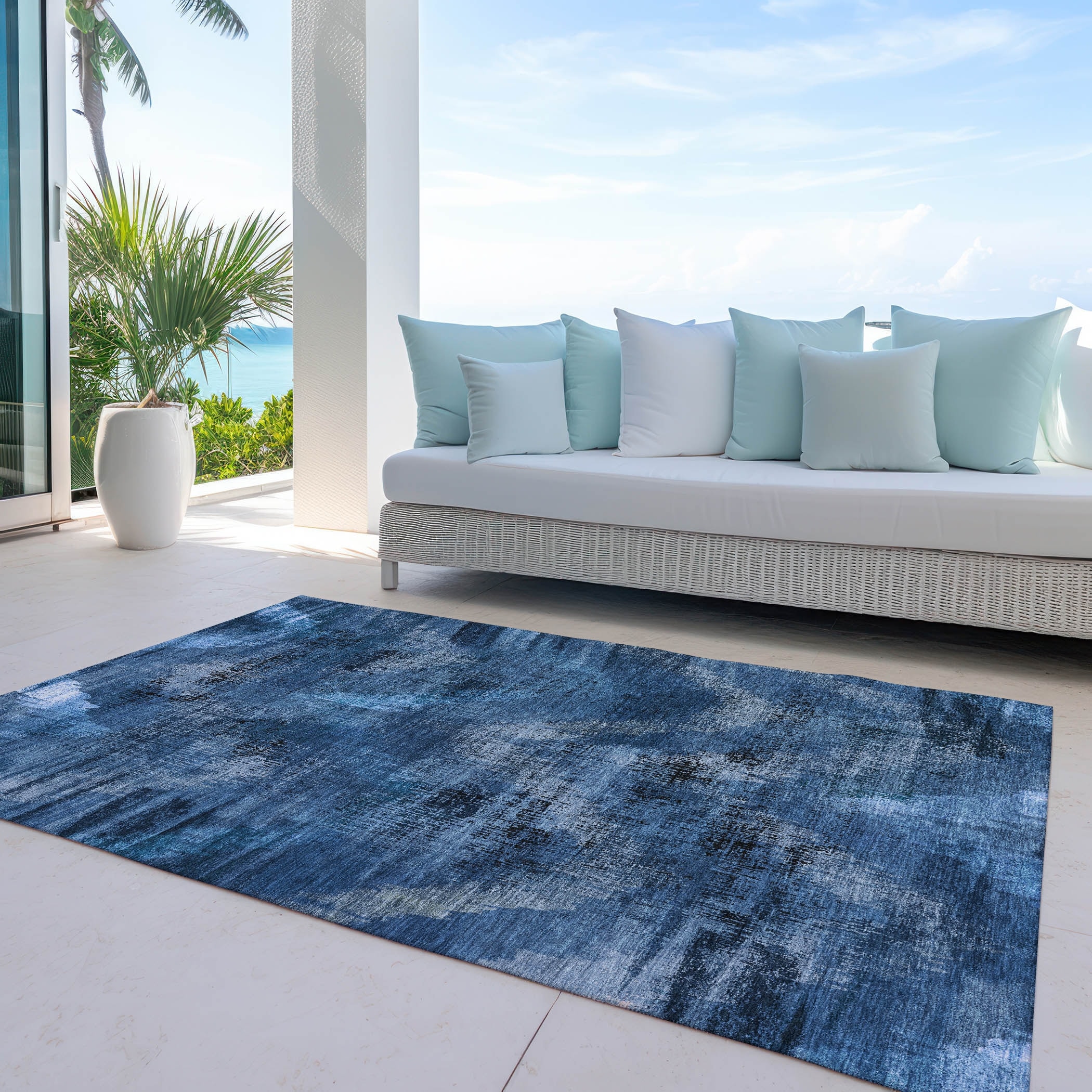 Machine Washable Indoor/ Outdoor Chantille Distressed Chevron Rug