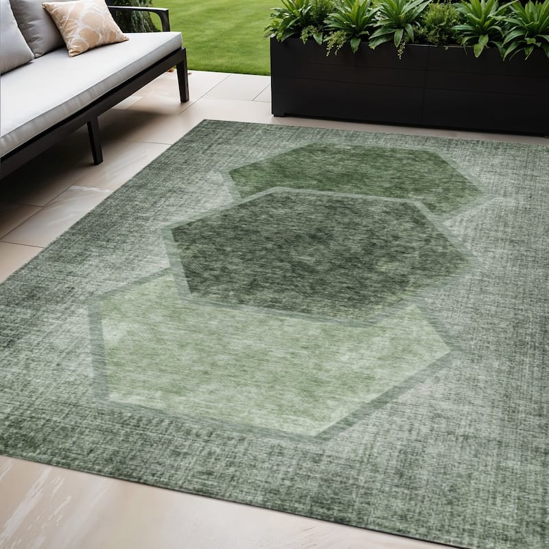HomeRoots Geometric Transitional Rectangle Outdoor Rug - 5' X 8'
