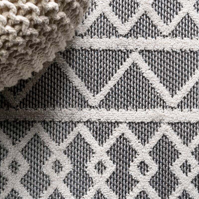 JONATHAN Y Ararat High-Low Pile Knotted Trellis Geometric Indoor/Outdoor Area Rug