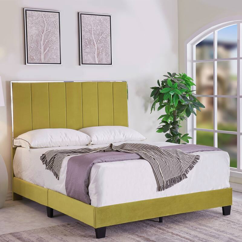Mallory Upholstered Platform Bed by US PRIDE FURNITURE