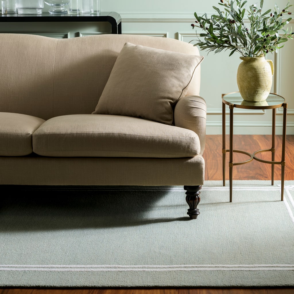 Martha Stewart by SAFAVIEH Handmade Karmila Wool Rug