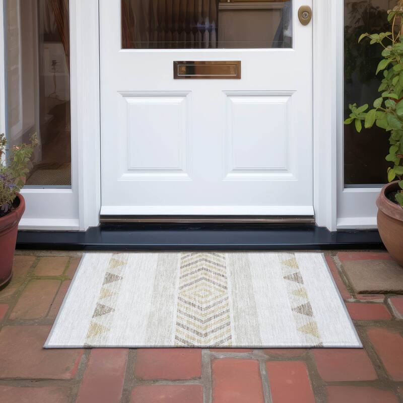 Machine Washable Indoor/ Outdoor Global Boho Chantille Rug - Ivory - 1'8" x 2'6"